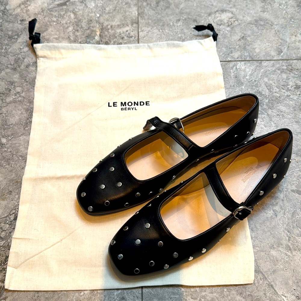 Le Monde Béryl. Black Classic Studded Leather Mary Janes. New. Size 40.